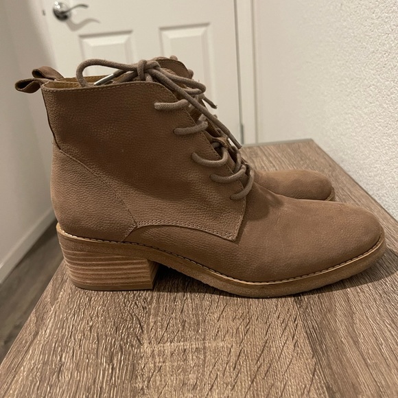 Lucky Brand Tamela Lace Up Combat Boot Taupe Size 6.5 - Picture 3 of 12